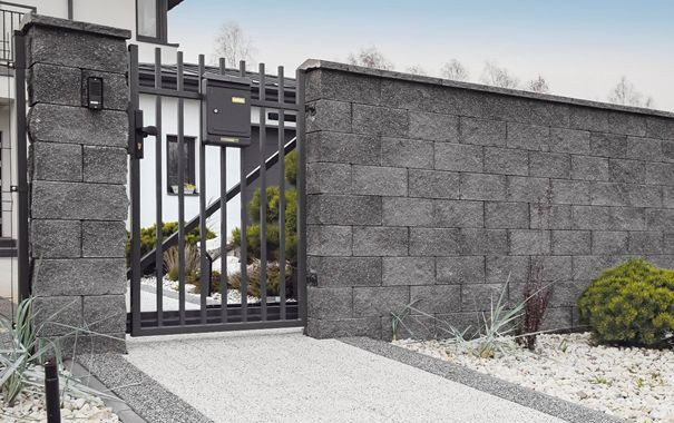 Ogrodzenie łupane Semmelrock - aranżacja 1