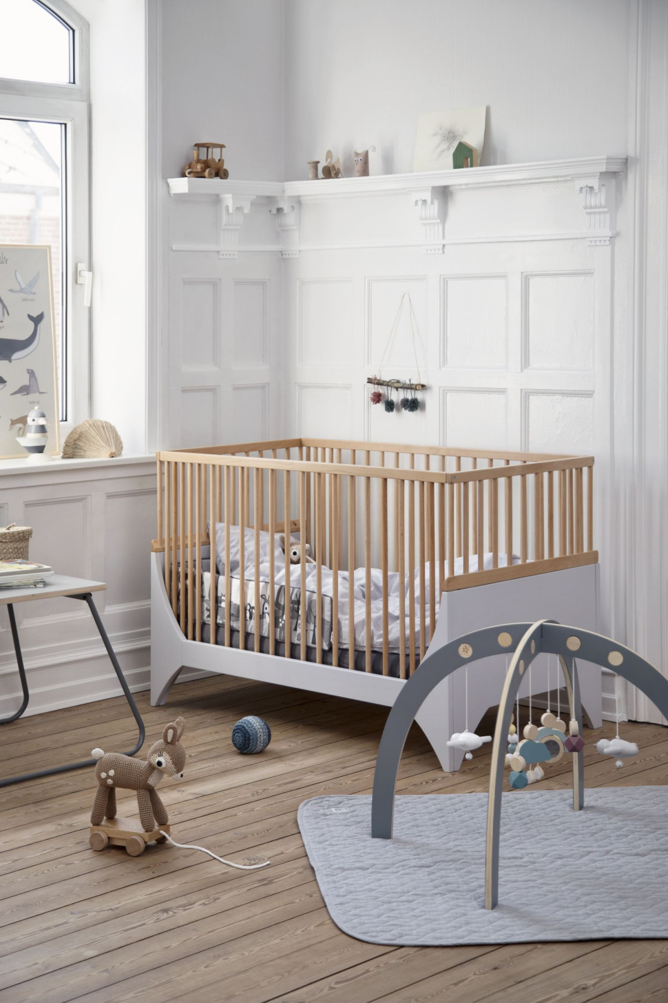 Łóżeczko Yomi marki Sebra z regulacją wysokości materaca