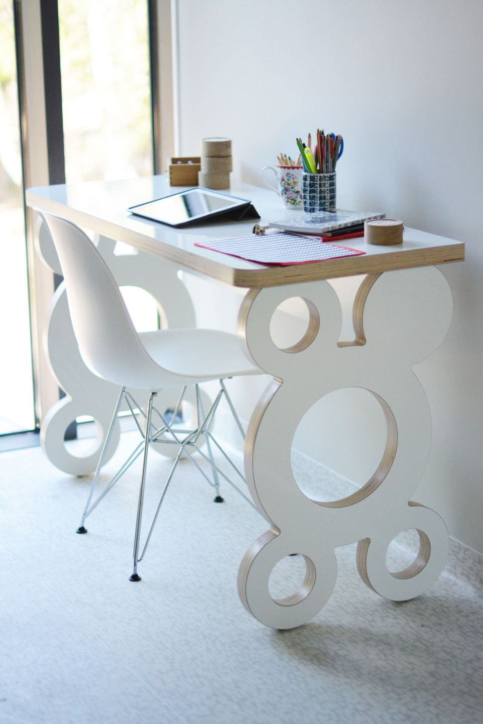 Biurko Miki polskiej marki Swallow’s Tail Furniture