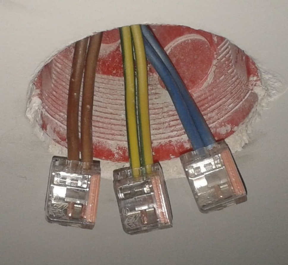 Łączenia przewodów elektrycznych złączkami typu Wago