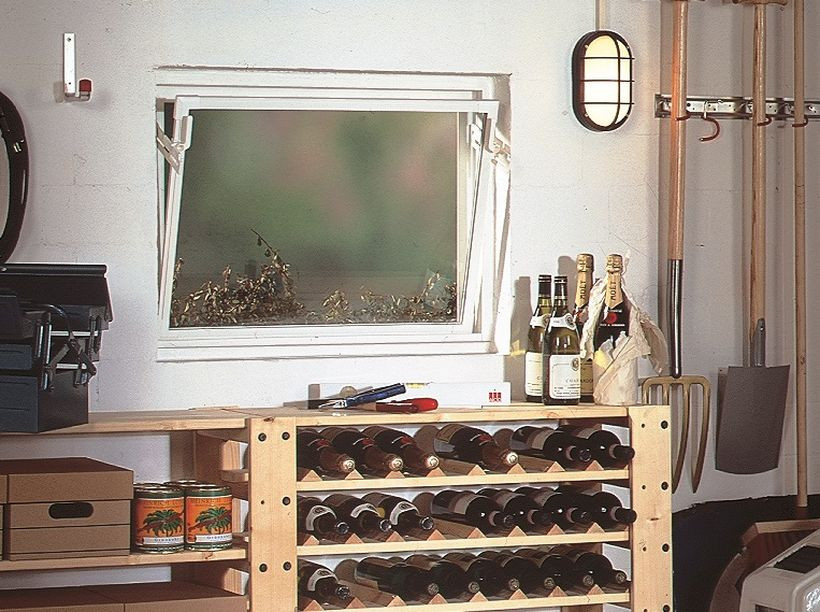 Okno w pomieszczeniu gospodarczym