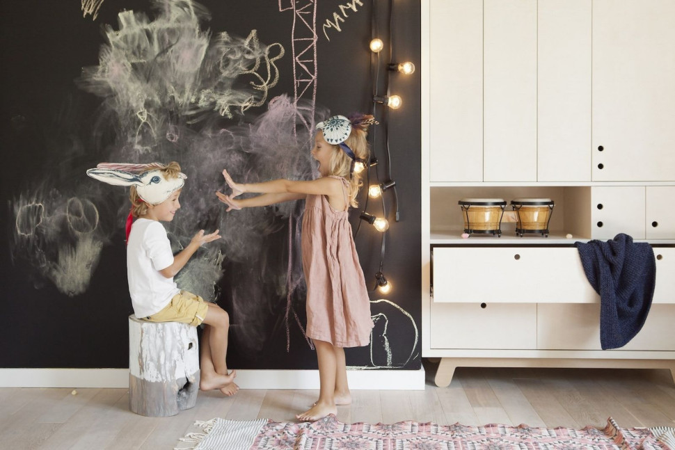 Szafa z kolekcji Peekaboo marki Kutikai