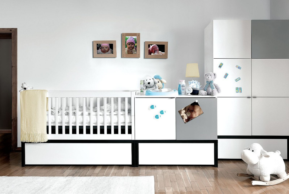 Meble z kolekcji Young Users by Vox z łóżeczkiem, które można przekształcić w łóżko dla starszego dziecka