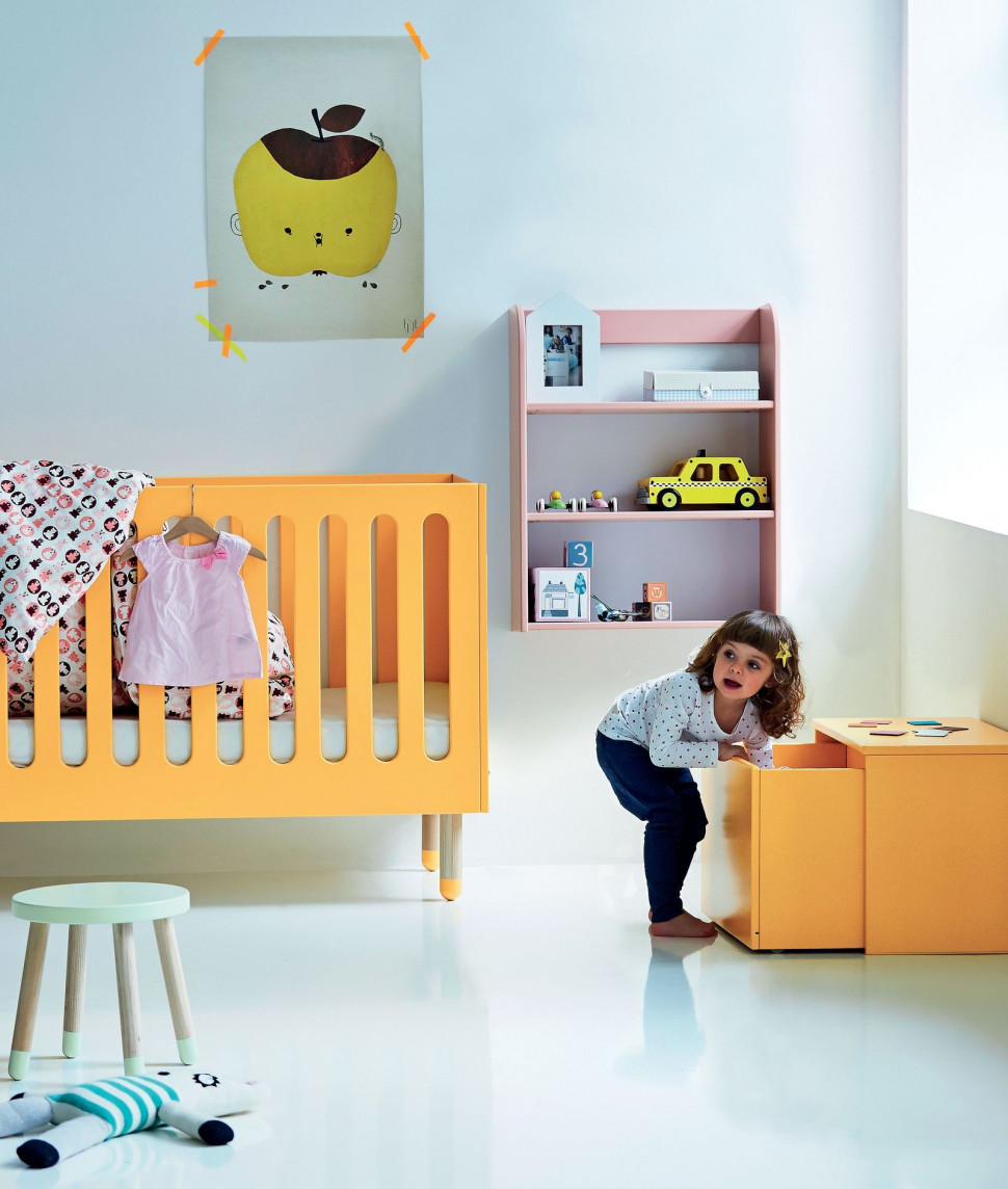 Bezpieczny pokój dziecięcy umeblowany elementami kolekcji Flexa Play