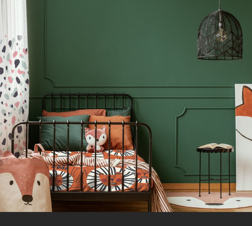 Nastrojowy pokój w klimacie eko: poszewka na kołdrę i nieprzepuszczająca światła zasłona z kolekcji Forest Cutie