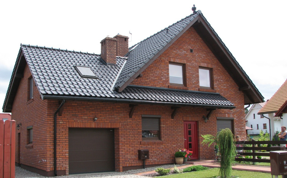 Elewacja zewnętrzna z cegły ręcznie formowanej pełnej palonej Tradycyjnej Mix z Cegielni Hoffmanowskiej