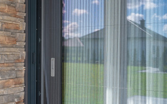 Moskitiery z oferty MS więcej niż OKNA - skuteczna ochrona przed owadami