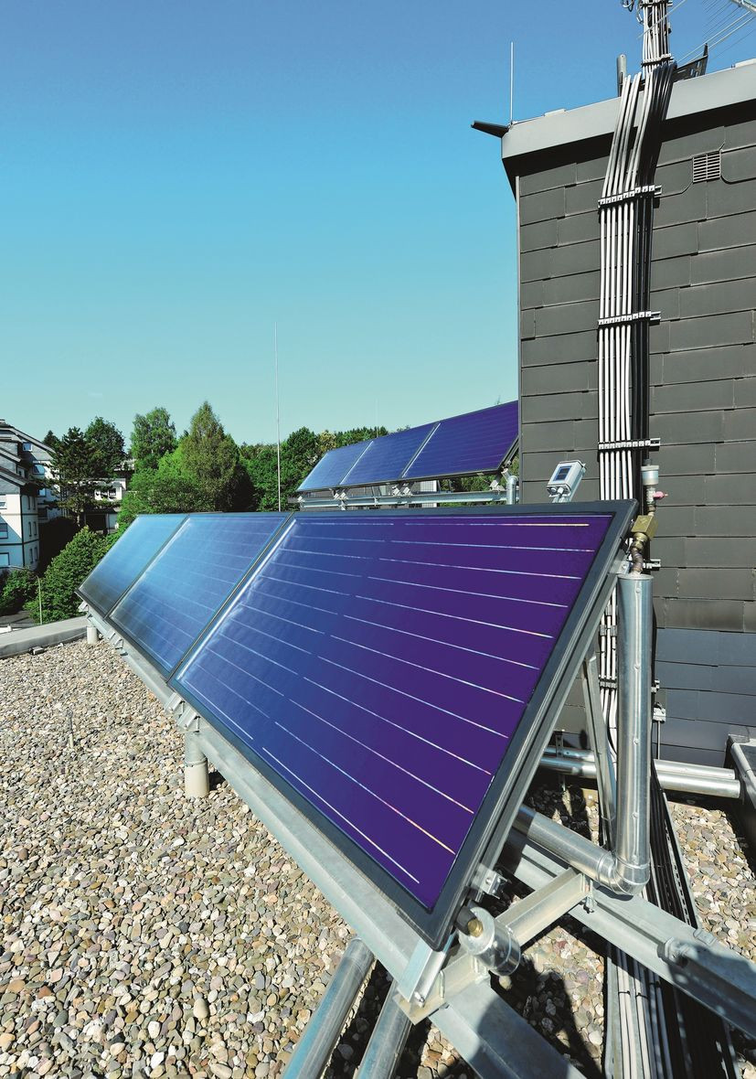 Kolektory zamontowane na płaskim dachu