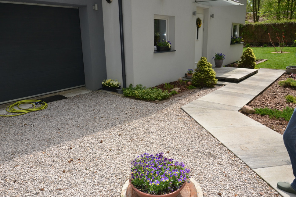 Nawierzchnia z grysu kwarcowego na podjeździe