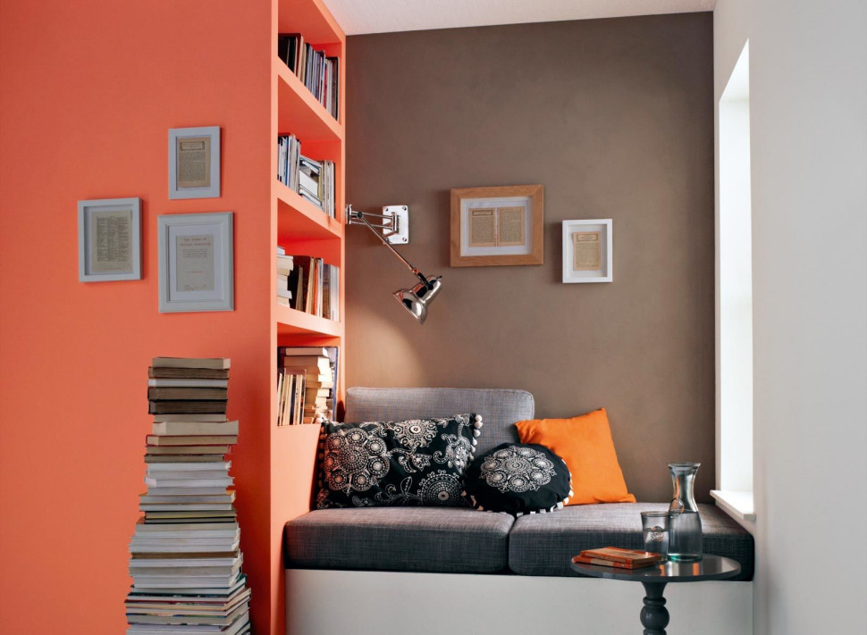 Aranżacja wnętrza: Połączenie zbliżonego do oranżu Hot Toddy i ciemniejszego Chocolate Suede