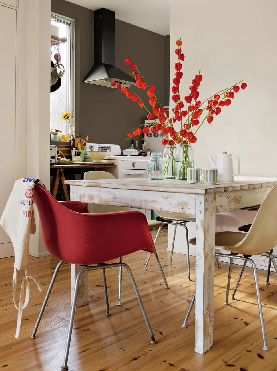 Aranżacja wnętrza: Kolory ziemi, rdzawe brązy, biele i delikatne róże to rozwiązanie do wnętrz, gdzie królują naturalne materiały