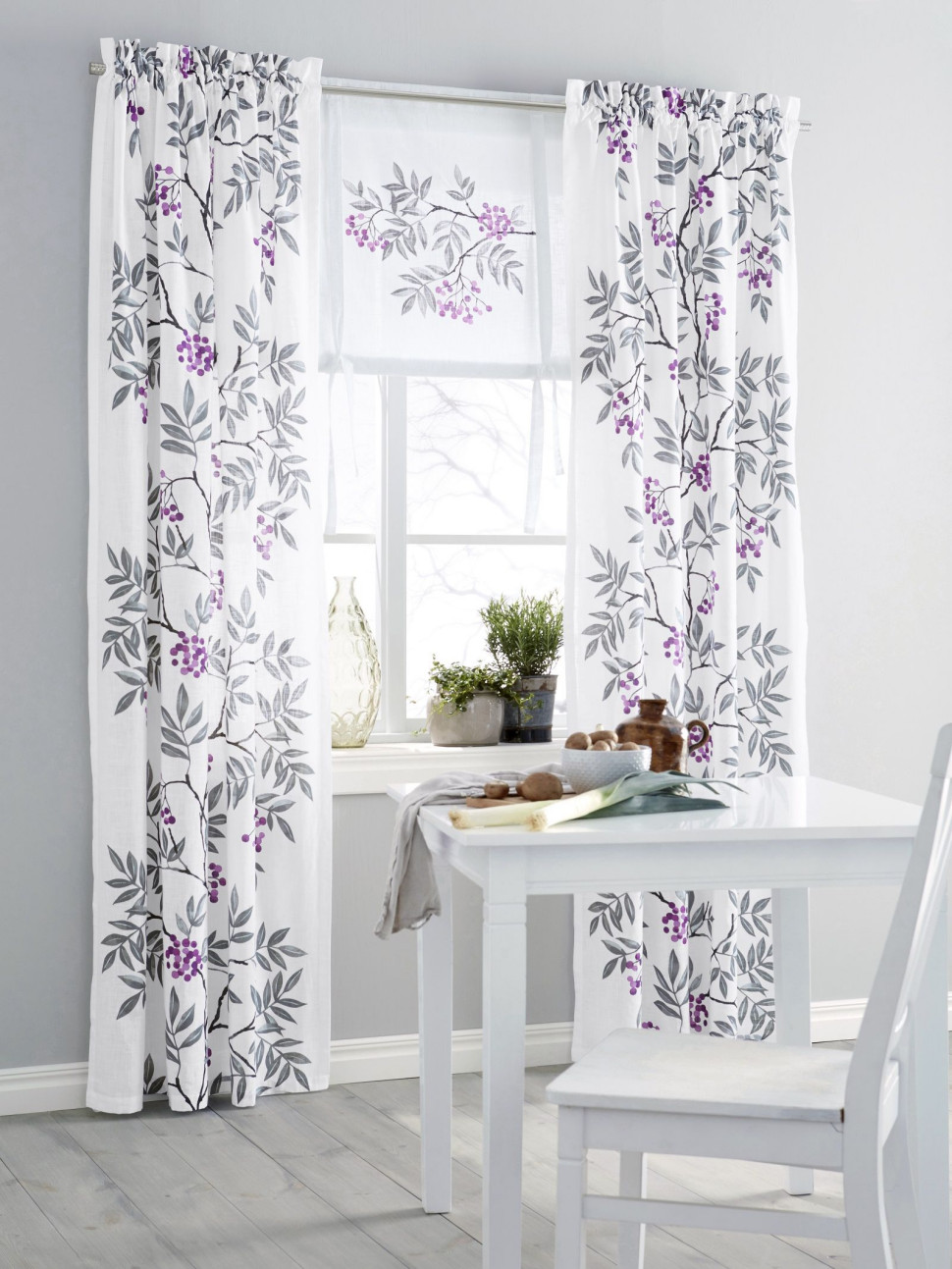 Bawełniana roleta rzymska z tunelem na górze i na dole. Zasłony uszyto z tej samej tkaniny