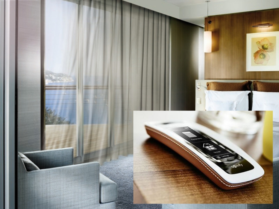 Karnisz elektryczny oraz pilot firmy Somfy