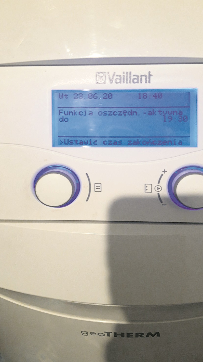 Regulator z wyświetlaczem na gruntowej pompie ciepła