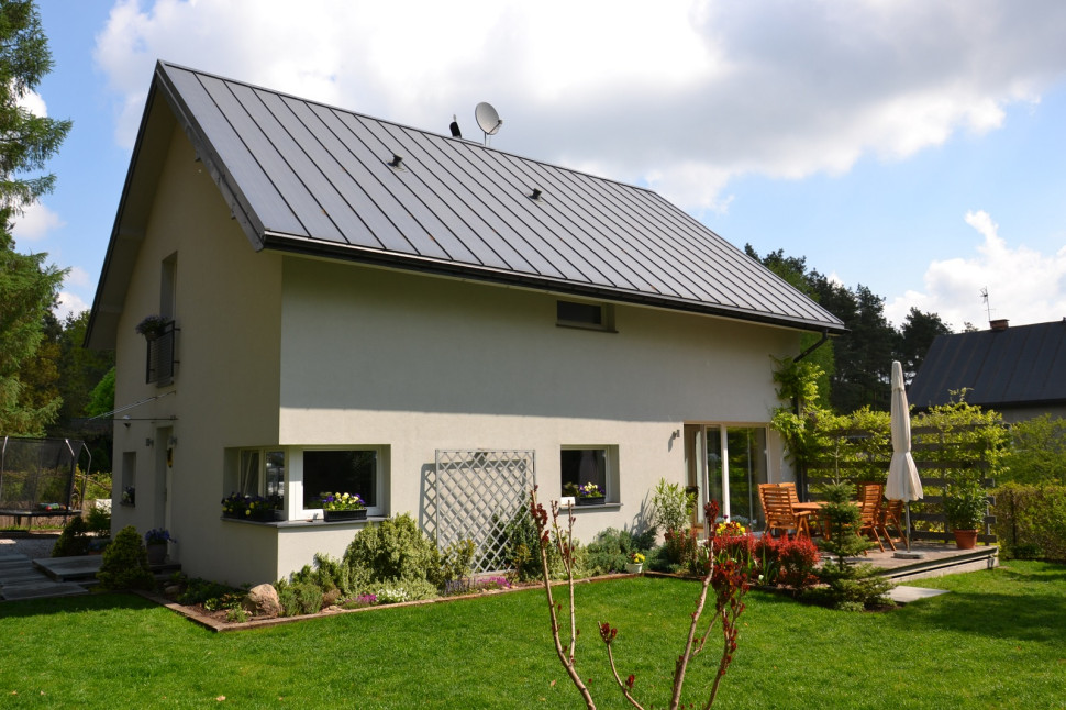 Dom murowany, parterowy z użytkowym poddaszem i garażem