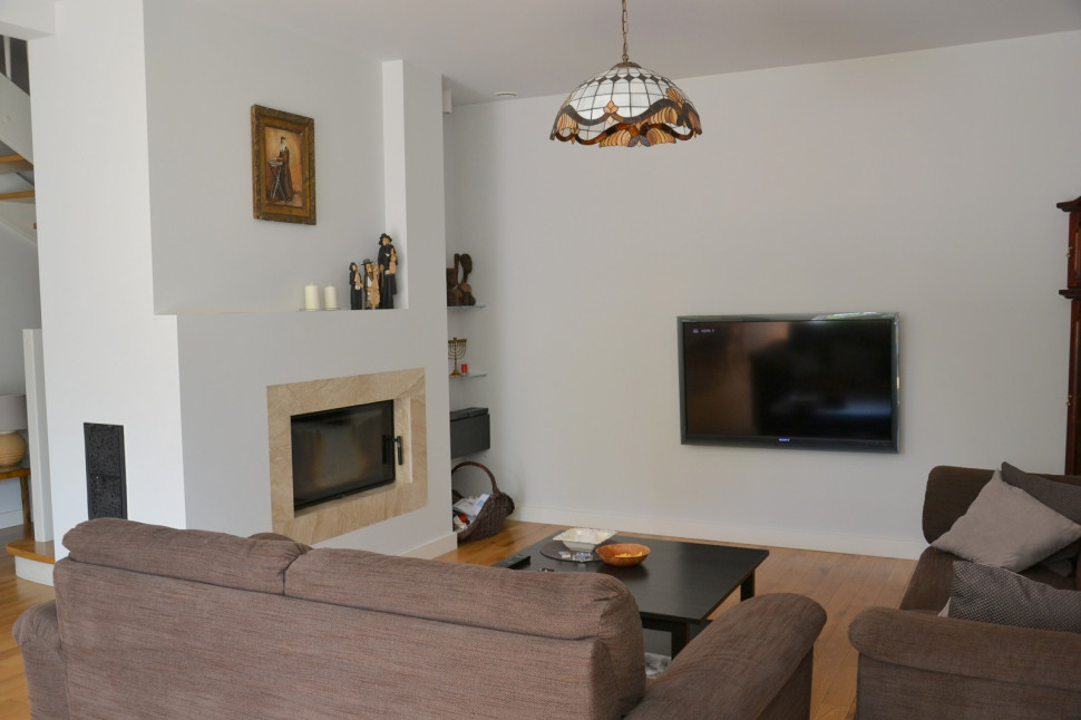 Miejsce wypoczynkowe przy kominku