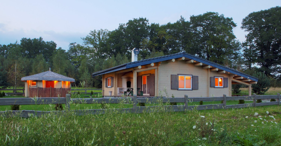 Dom z bali Krąg i ośmiokątna zewnętrzna sauna