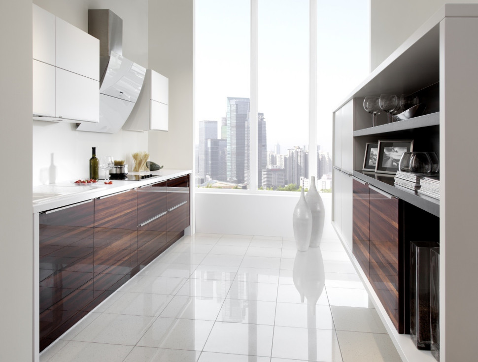 Przykładowa aranżacja kuchni w układzie dwurzędowym