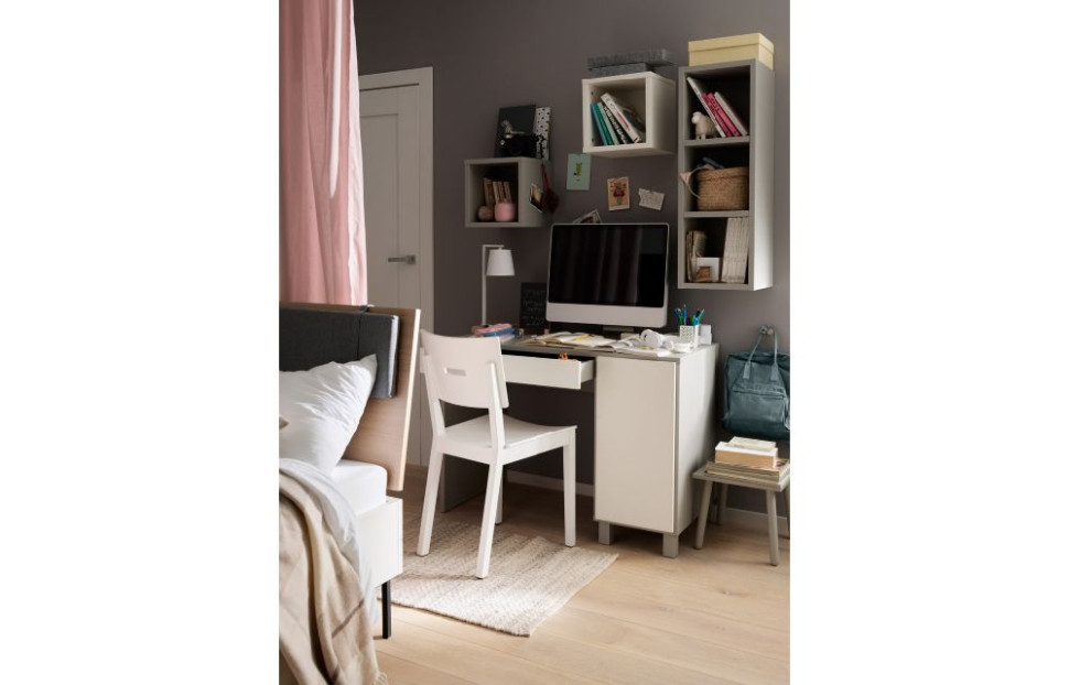 Zaprojektowane przez Martę Krupińską biurko Simple dostępne jest w dwóch wersjach