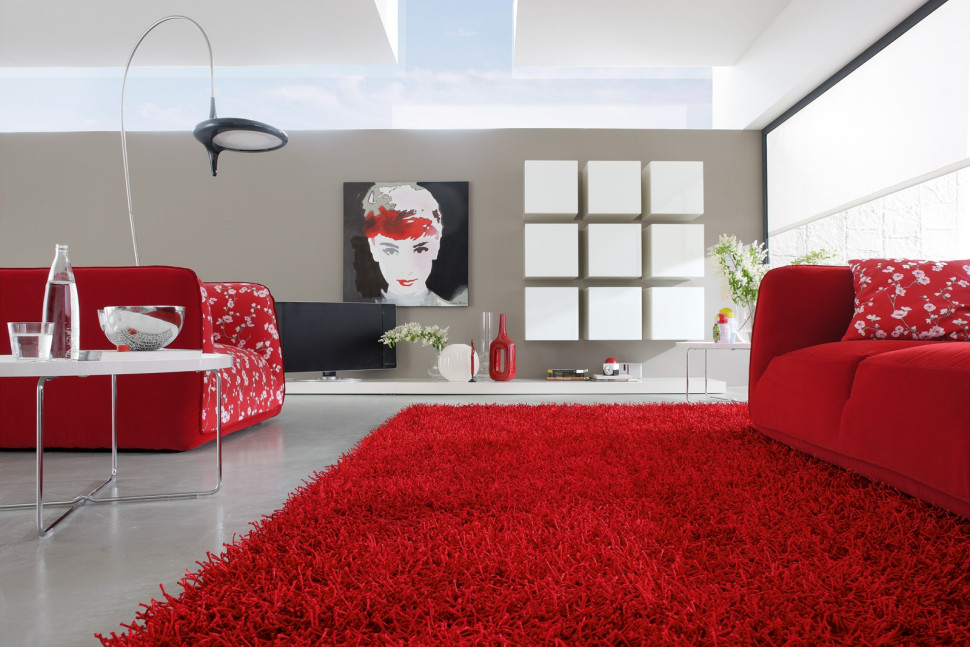 Salon według marki Calligaris. Dwie sofy Fashion i kubiki ścienne Inbox