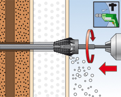 Mocowanie markizy: Rozwiercenie izolacji ściany i przedmuchanie otworu za pomocą pompki czyszczącej