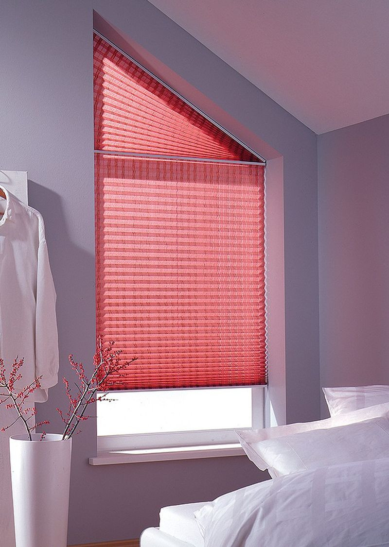 Plisa z tkaniny poliestrowej, częściowo przepuszczającej promienie słoneczne