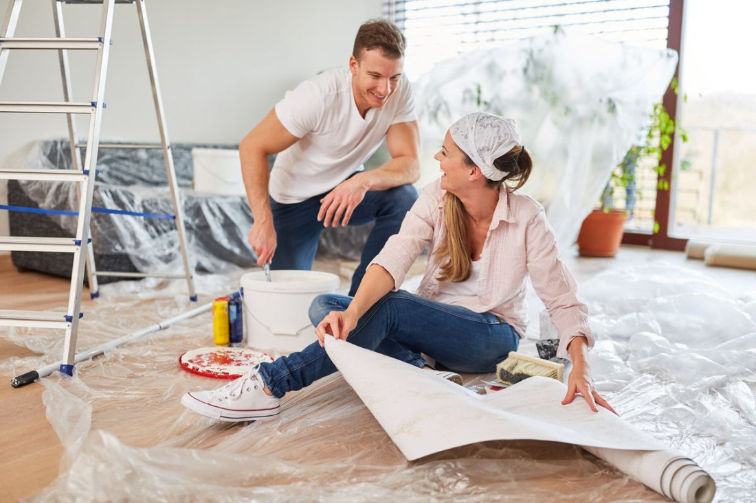 Jak zabezpieczyć meble i wyposażenie przed uszkodzeniami powstałymi w trakcie remontu mieszkania?