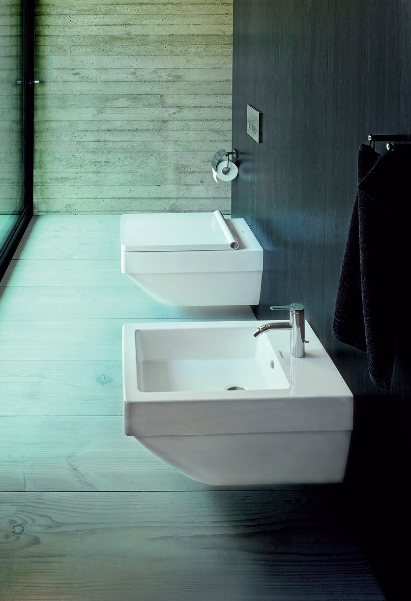 Sanitariaty podwieszane z kolekcji Vero Air o zgeometryzowanych formach; miska WC Rimless® pozbawiona rantu