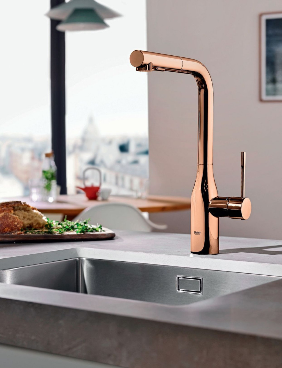 Bateria Essence w kolorze Brushed Warm Sunset, z trzystopniową regulacją obrotu wylewki w zakresie 0/150/360°