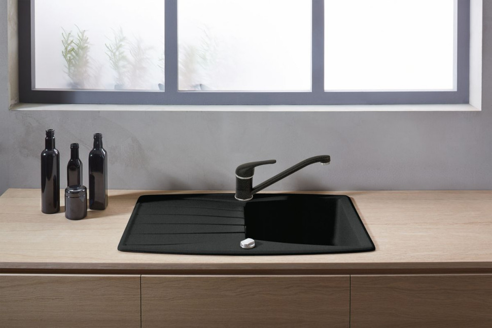 Zlewozmywak pod oknem