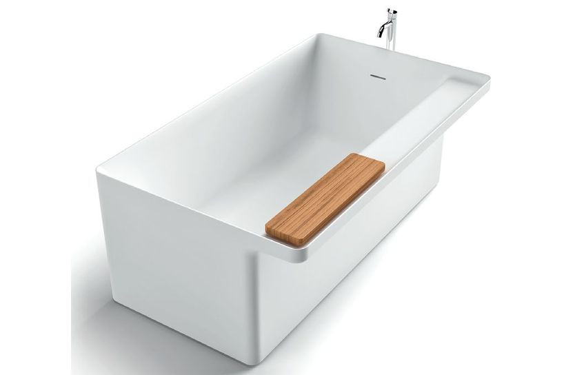 Kompozytowa wanna Marsiglia o formie inspirowanej przez dawne balie z tarą; wymiary 149 x 87 cm