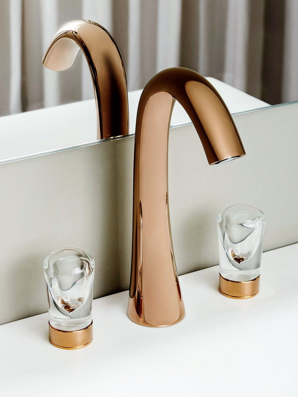 Elegancka bateria Nude w kolorze miedzianym z kryształowymi uchwytami