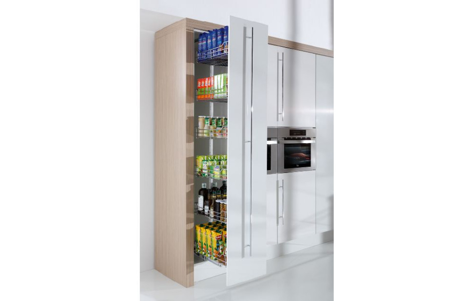 Cargo to ażurowe kosze zawieszone na stabilnych stelażach