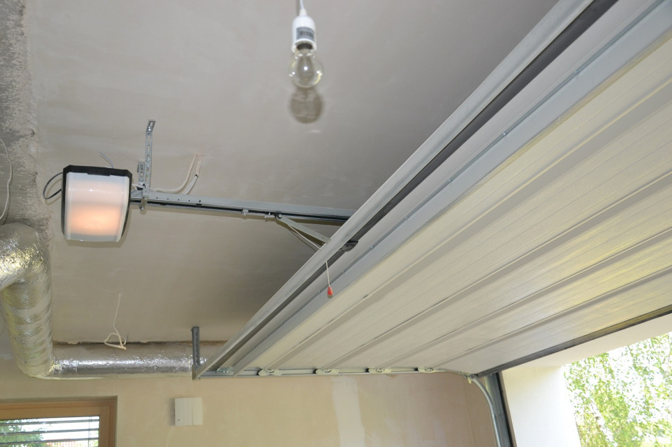 Lampa sygnalizacyjna uruchamia się wraz z włączeniem napędu