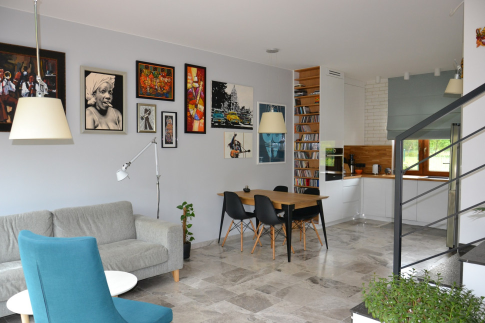 Połączone pomieszczenia: kuchnia, jadalnia, salon