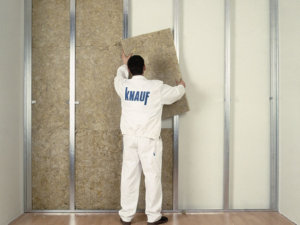 Płyty gipsowo-kartonowe w systemach lekkich ścian działowych