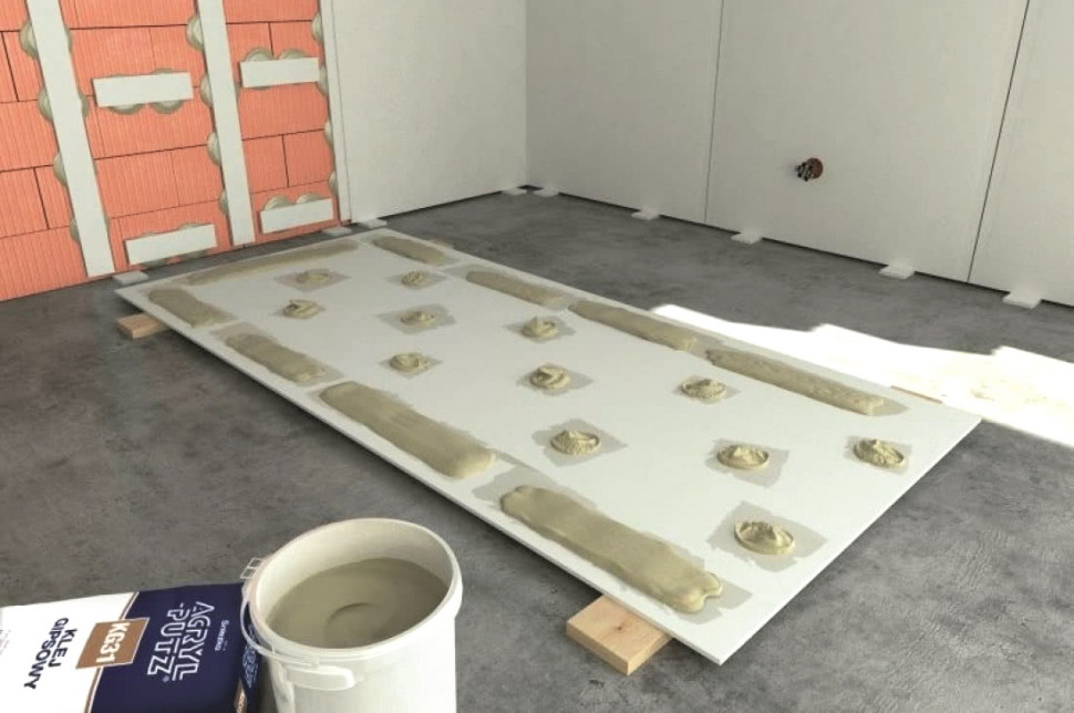 Suche tynki zazwyczaj przykleja się do ścian