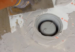 Szybka hybrydowa zaprawa uszczelniająca AQUAFIN-RS300 pod okładziny ceramiczne na balkonach i tarasach