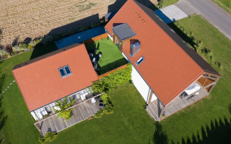 Dachówka w czerwonym kolorze - sposób na ponadczasowy dach