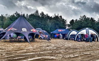 CREATON zaprosił 50 Top Dekarzy do miasteczka rajdowego na pustyni 