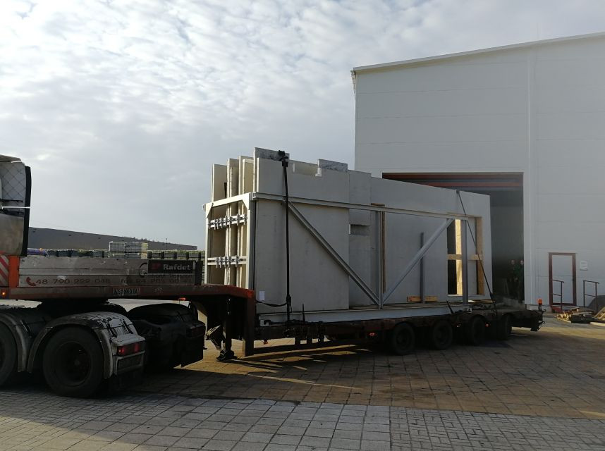 Podwójne ściany, dostępne w ofercie Pozbruk, zapewniają komfort termiczny wewnątrz budynku