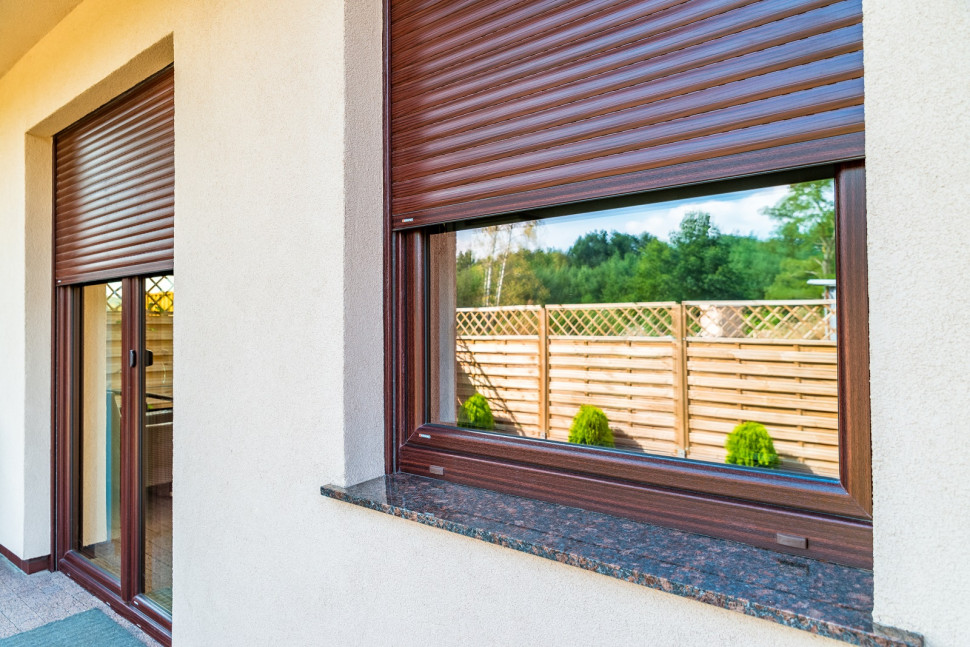 Rolety zewnętrzne na oknach fasadowych