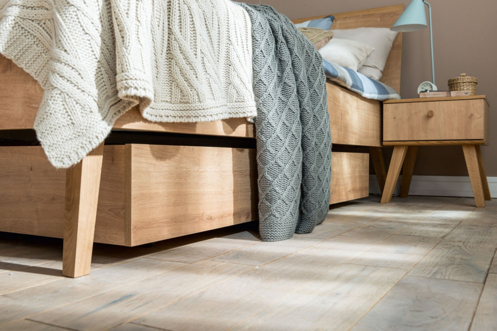 Miękkie koce na sypialnianym łóżku