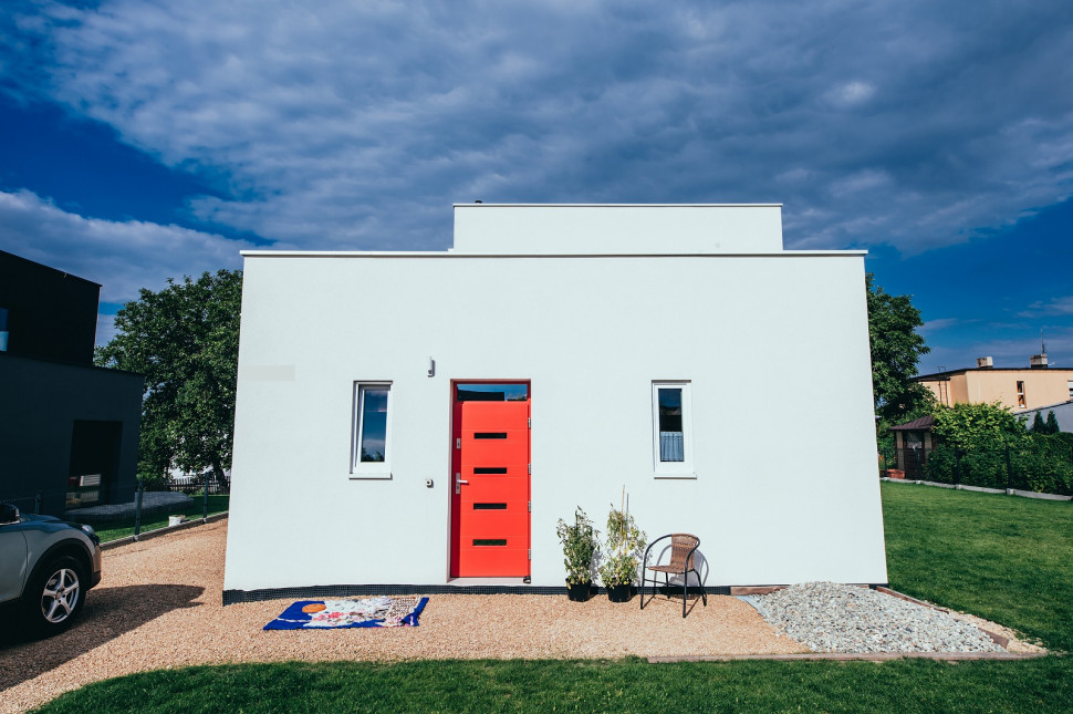 W dwukondygnacyjnym lokalu mieszkają Agnieszka i Rafał z córkami, a w parterowym - mama Agnieszki