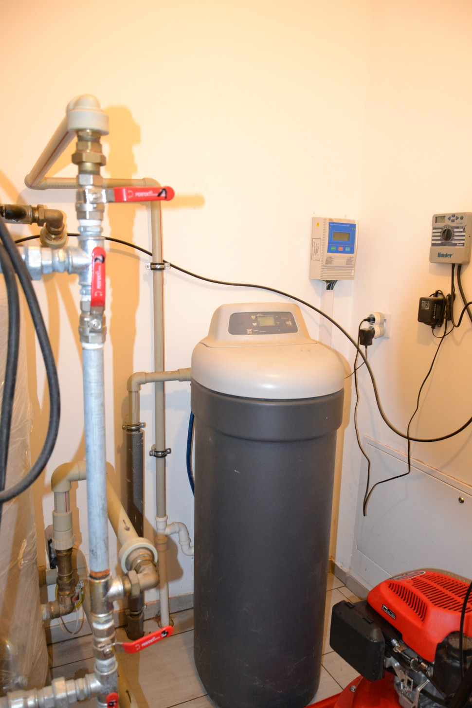 Wodę z wodociągu uzdatnia urządzenie multifunkcyjne ze zmiękczaczem i automatyką