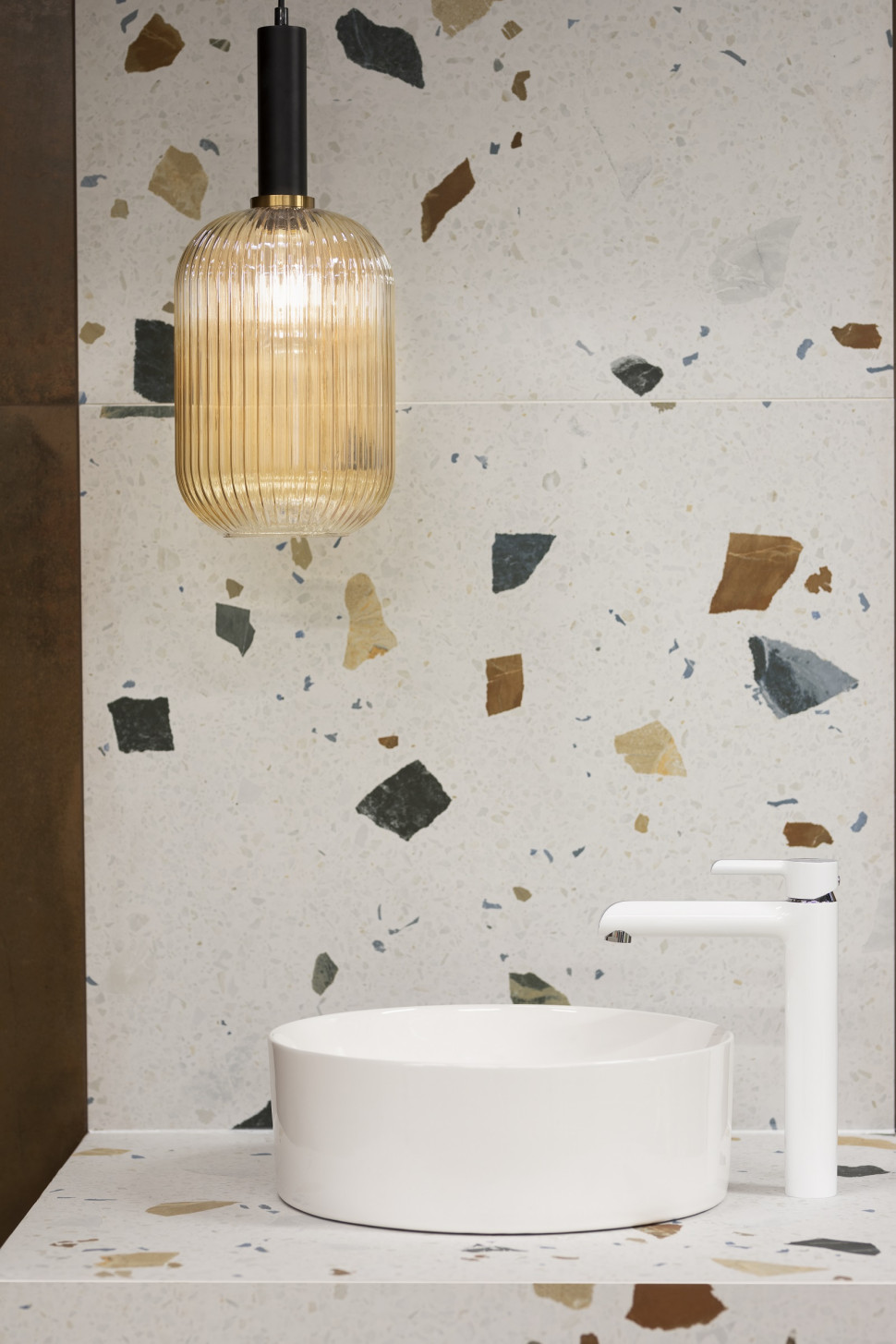 Jednouchwytowa bateria nablatowa w oryginalnym białym kolorze