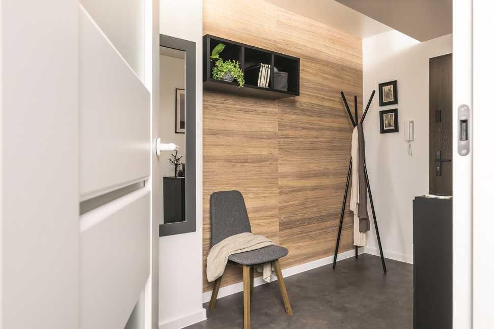 Drewniane panele ścienne zamontowane w poziomie