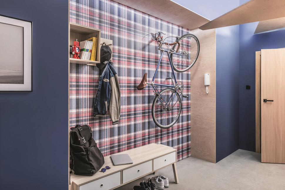 Ciekawy efekt dekoracyjny na ścianie w przedpokoju