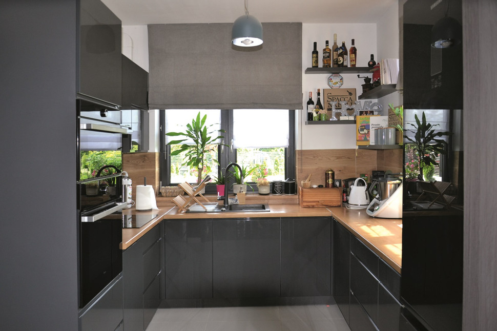 Kuchnia oddzielona od jadalni i salonu