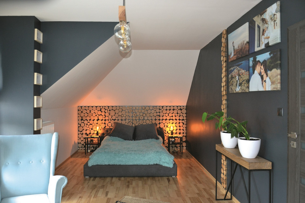 Sypialnia małżeńska na poddaszu